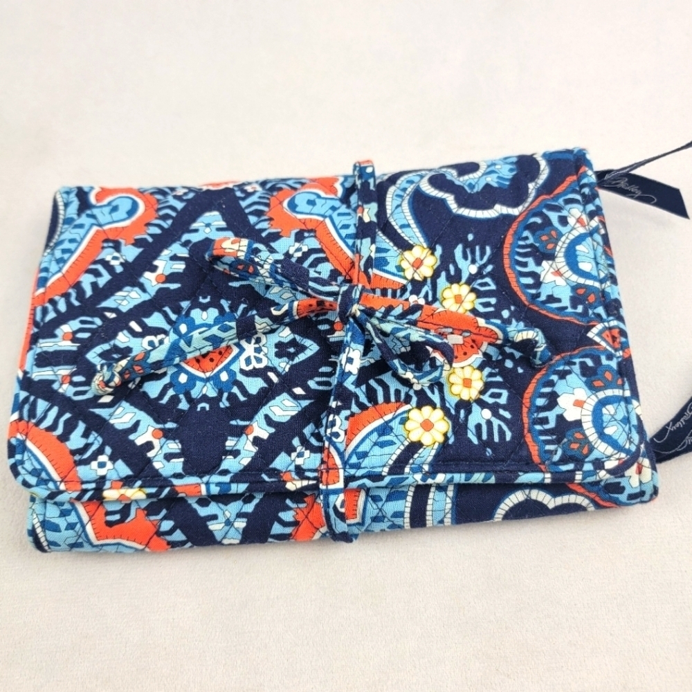 Vera Bradley all wrapped up jewlery roll in Marrakesh